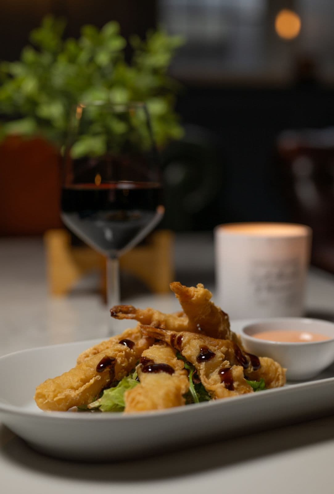 Crispy starter with a dipping sauce